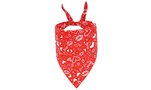 Bandana rossa per cane con cuori bianchi e motivi di baci, perfetta per San Valentino, lavabile in lavatrice e a mano.