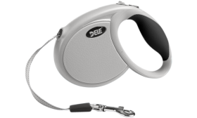 Laisse rétractable grise pour chien avec poignée ergonomique noire, prise confortable et douce pour un usage agréable.