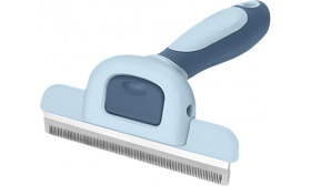 Peigne de Toilettage pour Chien Main tenant une brosse de toilettage bleue pour chien avec poignée ergonomique, montrant le design confortable.